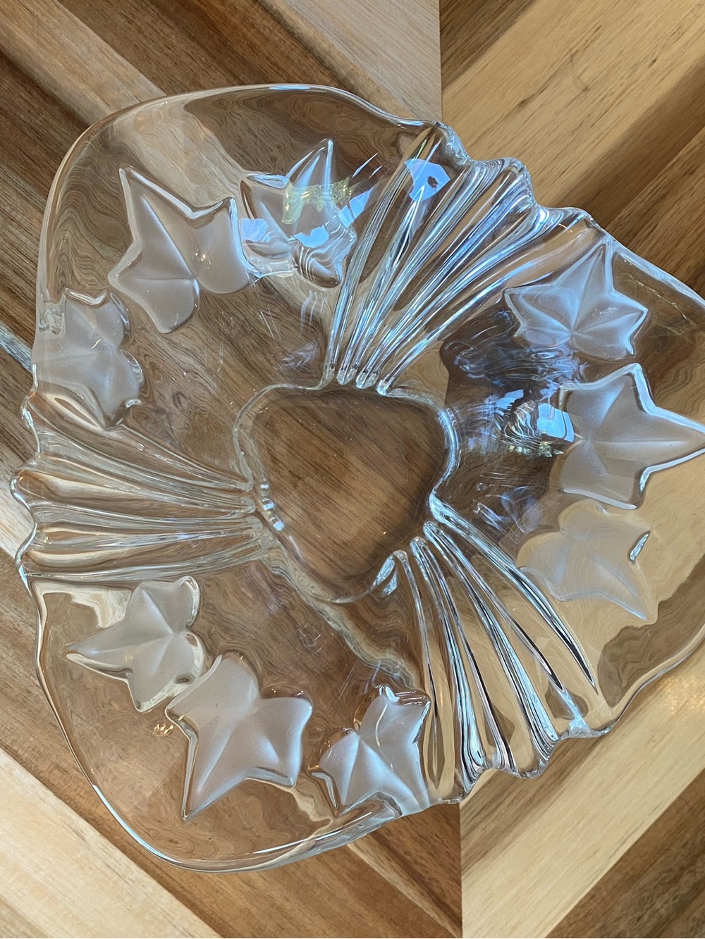 Mikasa Parisian Ivy Handkerchief Bowl Clear Lead Crystal, Frosted Leaves